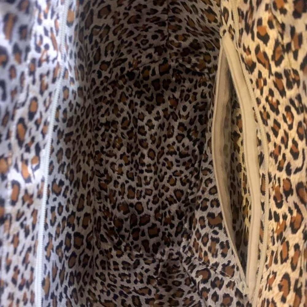 🐆 Black Woven Tote with Leopard Lining 🐆 - Picture 3 of 4